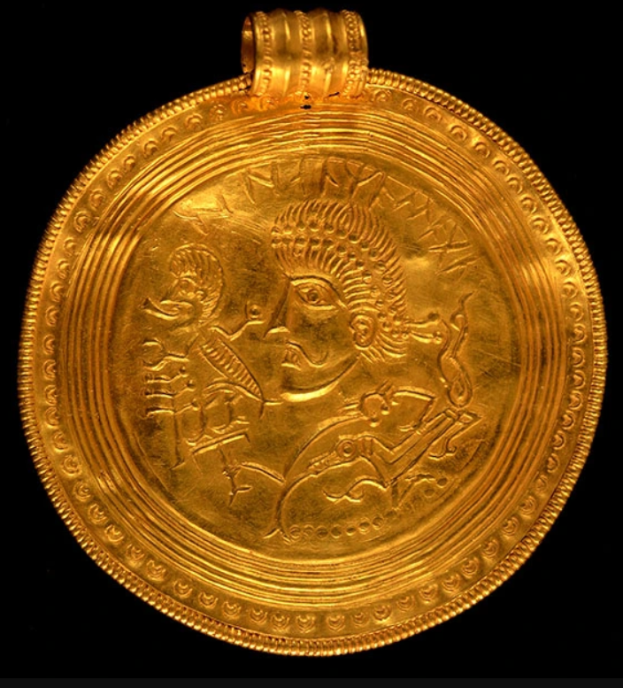 Římské zlaté mince, šperky, drahé kameny a další poklady detektoristů, příklad fungující spolupráce
